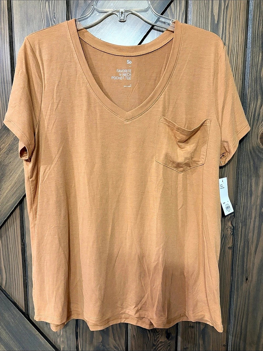 SO Favorite V-Neck Pocket Tee in Tan Size Large NWT